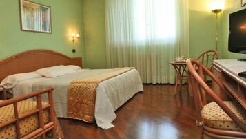 Quarto triplo | Frigobar, cofres nos quartos, Wi-Fi de cortesia, roupa de cama