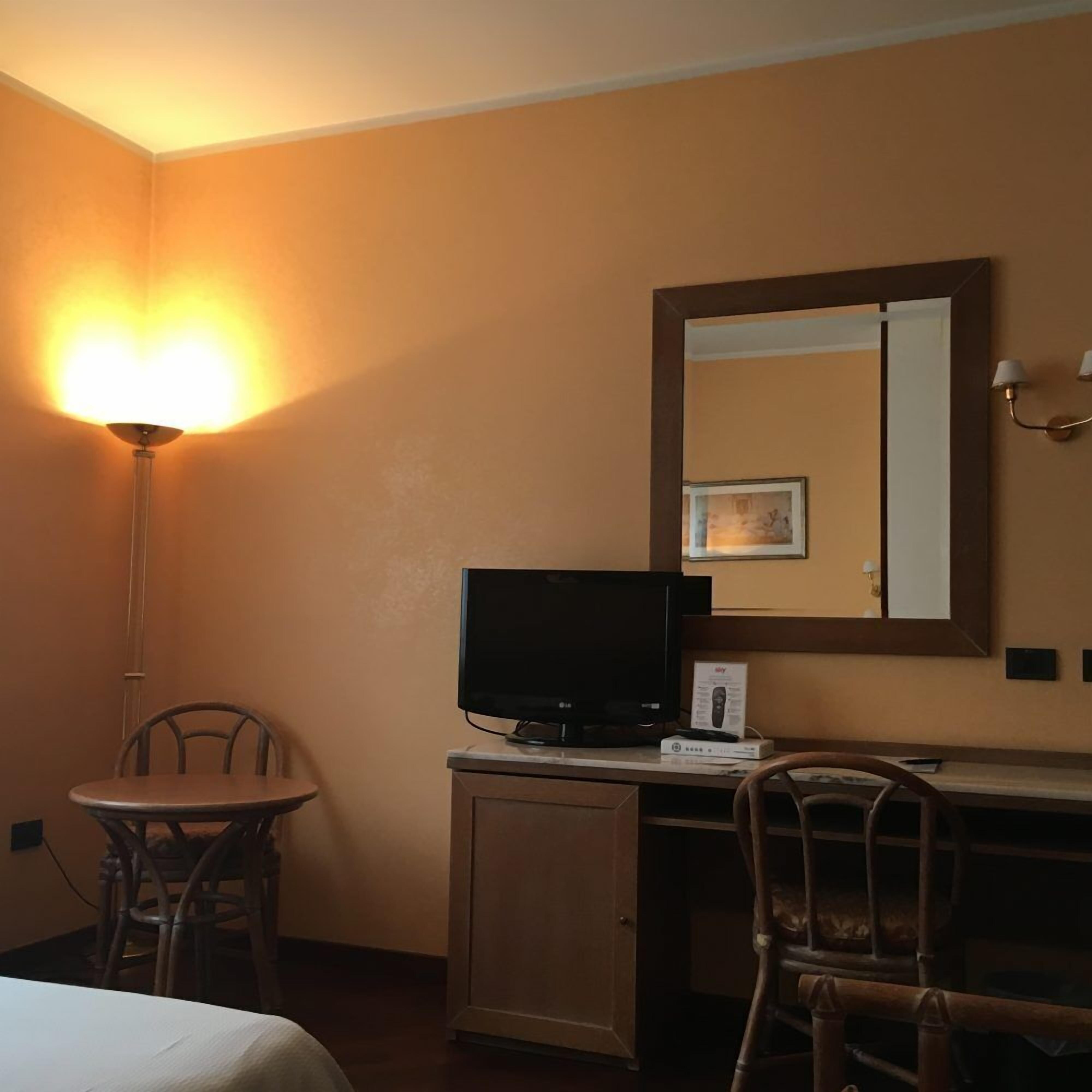 triple room | minibar, in-room safe, cots/infant beds, free wifi