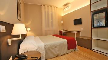 Frigobar, cofres nos quartos, Wi-Fi de cortesia, roupa de cama