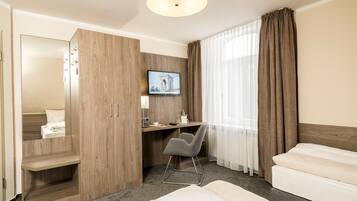 Double Room | Desk, iron/ironing board, cribs/infant beds, rollaway beds