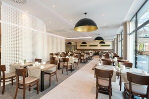 S'hi serveixen dinars, sopars i plats de cuina italiana