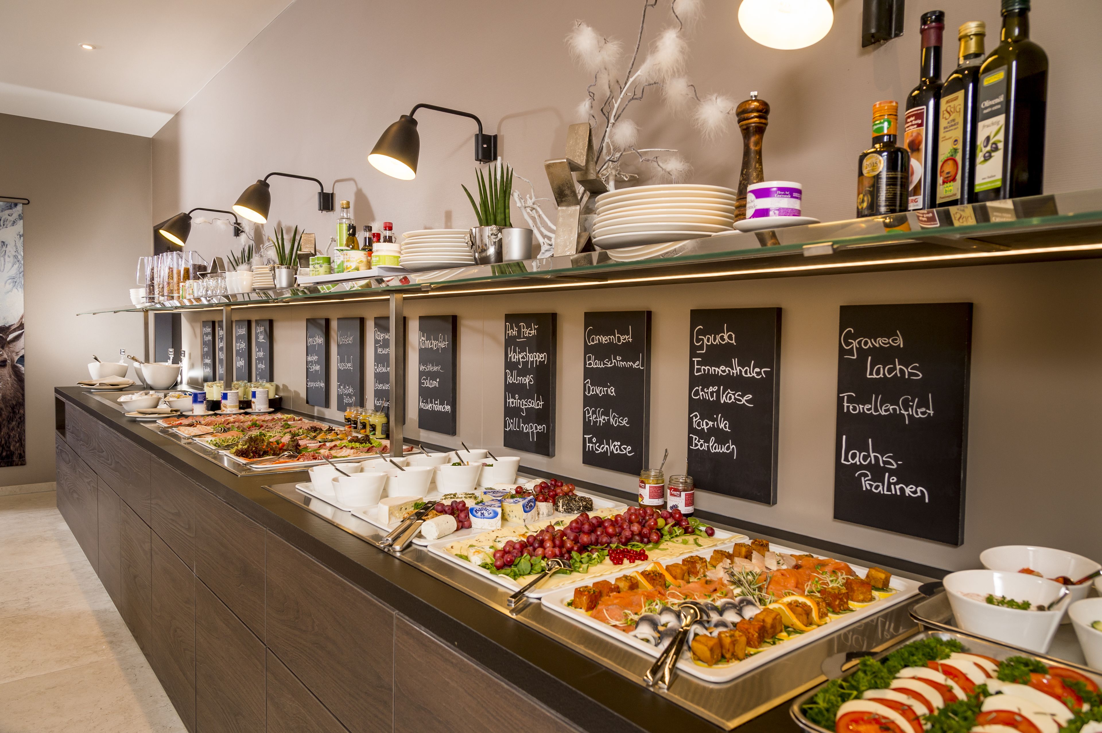 每日供应自助式早餐（每人 EUR 15.00）