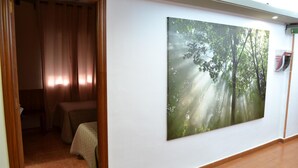 Unclassified image, 4 of 51, button - Hostal Jentoft (Seville)