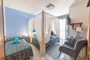 Down comforters, in-room safe, desk, iron/ironing board - B&B Rita e Renzo (Riola Sardo)