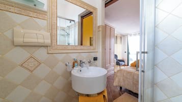 Chuveiro, secador de cabelo