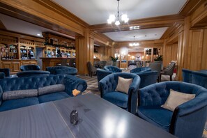 2 restoran, melayani sarapan, makan siang; sajian masakan internasional