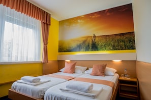 Dobbeltrom – standard | 1 soverom, skrivebord, strykejern/-brett og barnesenger