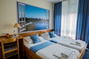 Family Room | 1 bedroom, desk, iron/ironing board, cribs/infant beds - Tabor (Maribor)