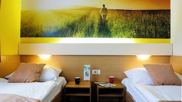 1 Schlafzimmer, Schreibtisch, Bügeleisen/Bügelbrett, Babybetten