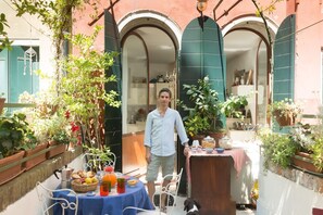 Exterior detail - Casa Baseggio (Venice)