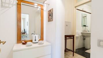 Classic-Doppel- oder -Zweibettzimmer | Kaffee und/oder Kaffeemaschine