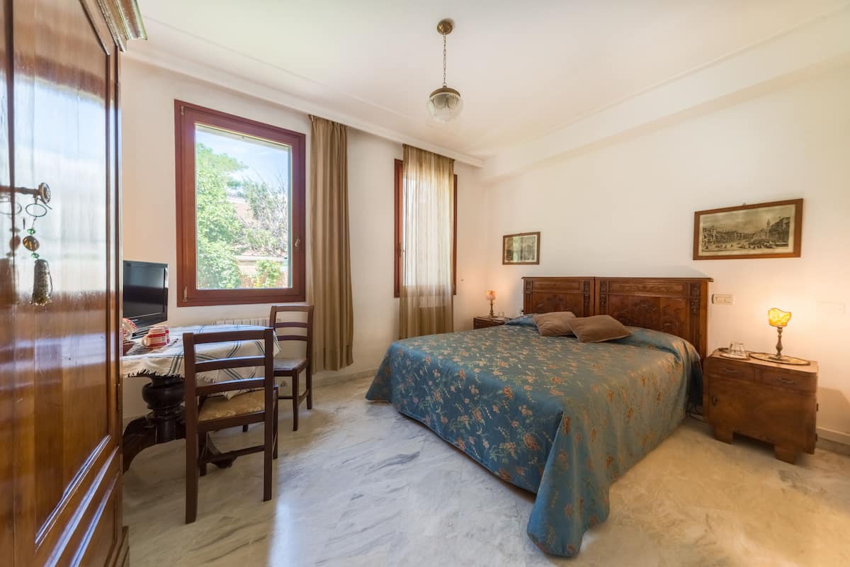 Chambre Supérieure Double ou avec lits jumeaux | 1 chambre, draps italiens Frette, surmatelas, décoration personnalisée