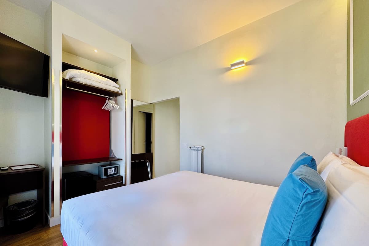 Minibar, in-room safe, desk, blackout drapes