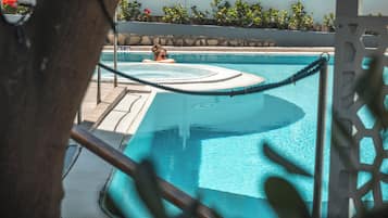 Außenpool, Liegestühle