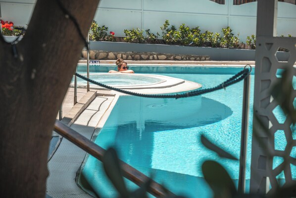 Outdoor pool, sun loungers - La Pergola (Sant'Agnello)