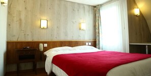 Premium bedding, desk, soundproofing, free WiFi - Hôtel Restaurant Maison Blanche (Rungis)