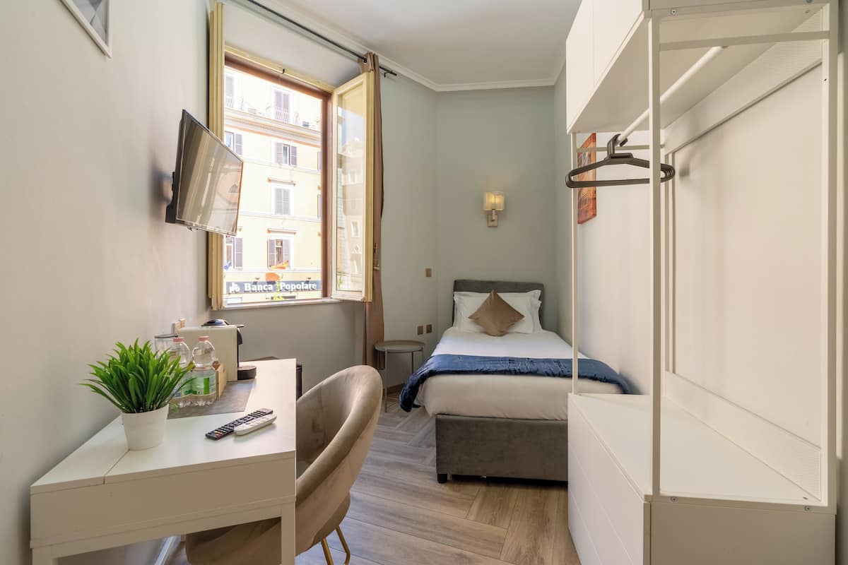 Camera Singola con bagno privato esterno | Lenzuola Frette, biancheria da letto ipoallergenica, minibar