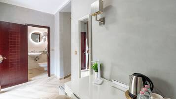 Frette Italian sheets, hypo-allergenic bedding, down comforters