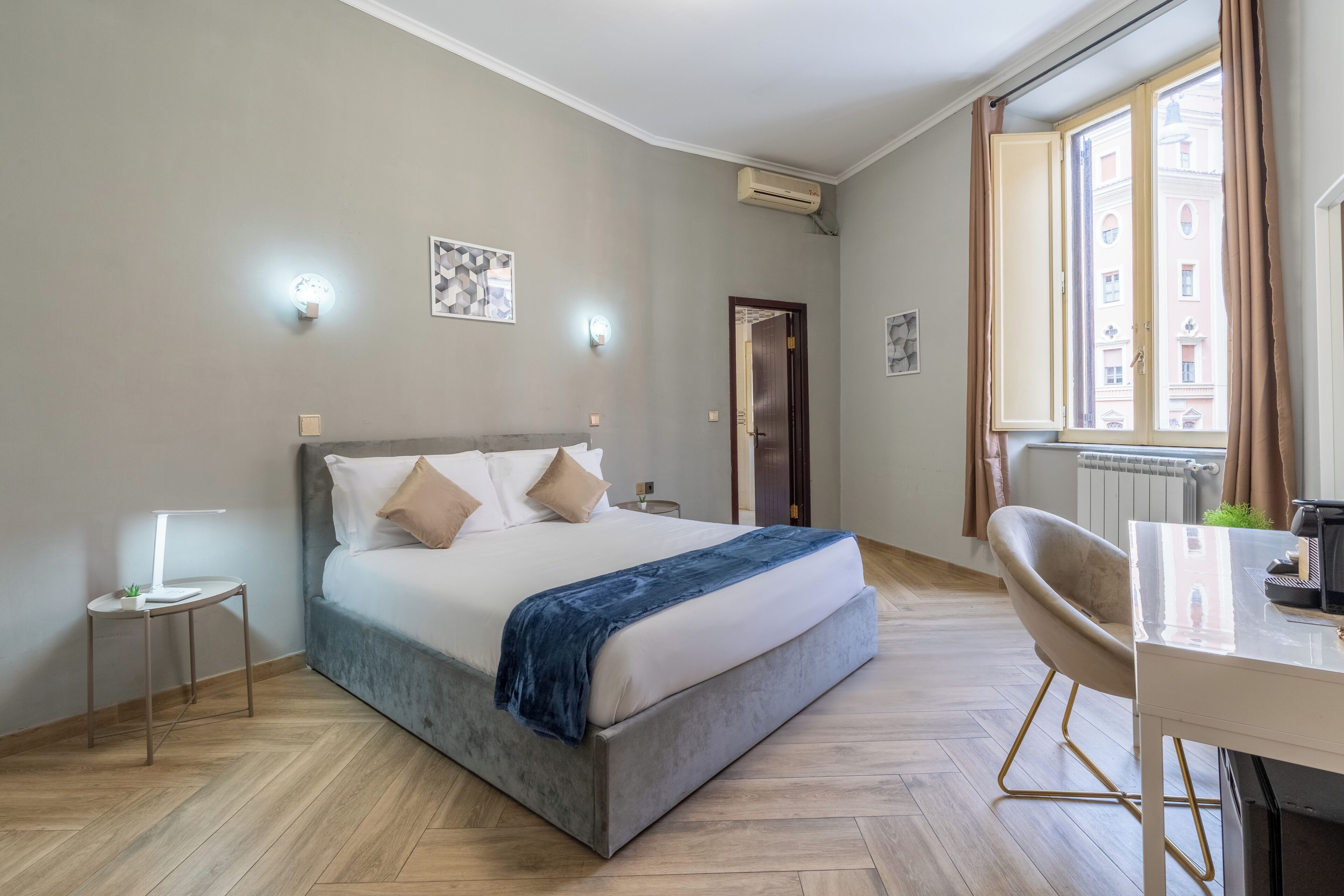 Frette Italian sheets, hypo-allergenic bedding, down comforters