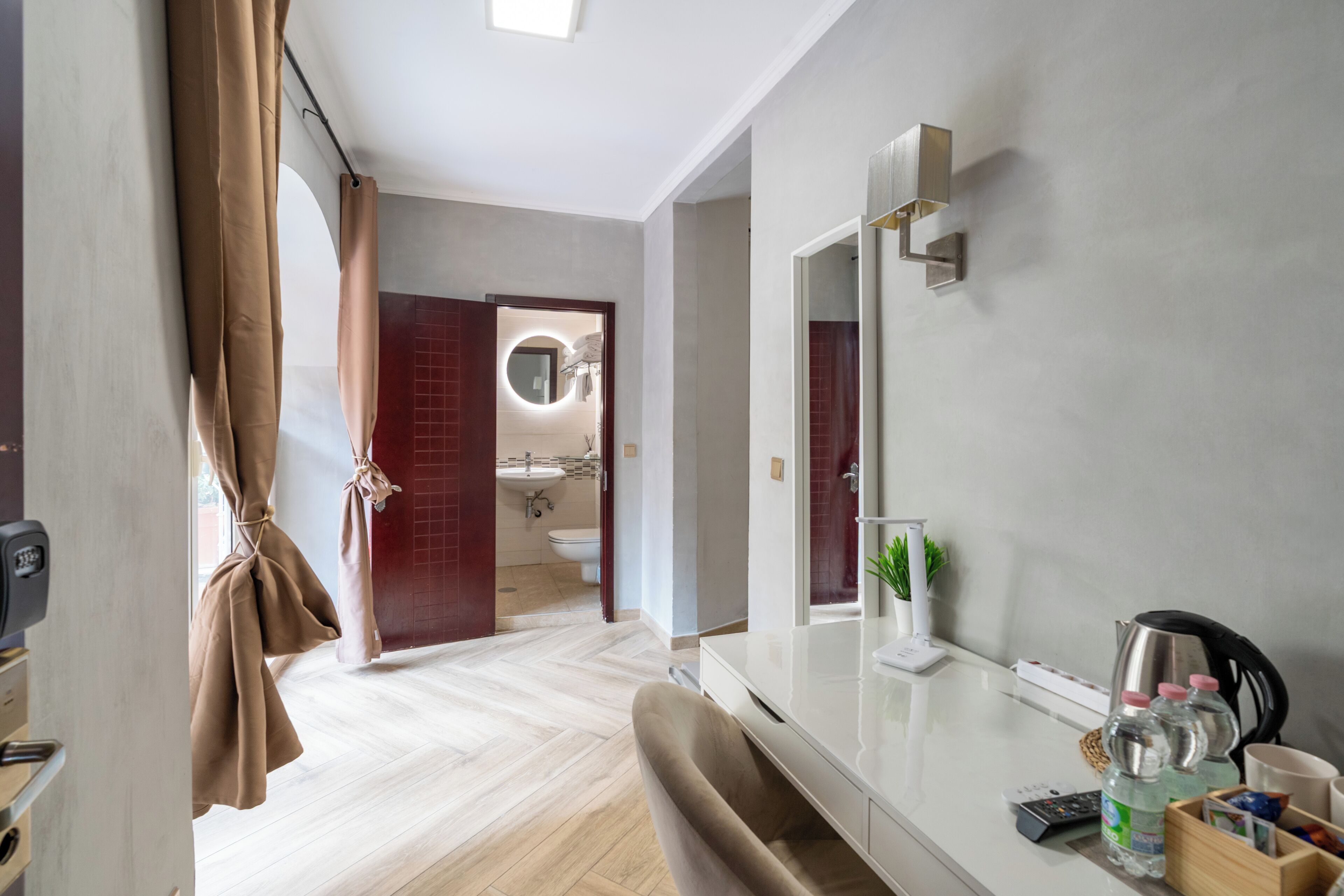 Habitación triple Confort | Sábanas italianas Frette, ropa de cama hipoalergénica y edredón 
