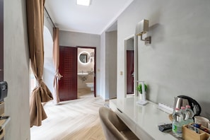 Comfort Triple Room | Frette Italian sheets, hypo-allergenic bedding, down duvets - Giusi Rooms - Aetheria Esquilinus Guesthouse (Rome)