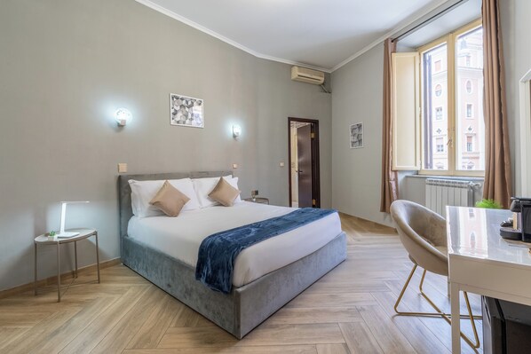 Frette Italian sheets, hypo-allergenic bedding, minibar, in-room safe - Portafortuna Guesthouse (Rome)