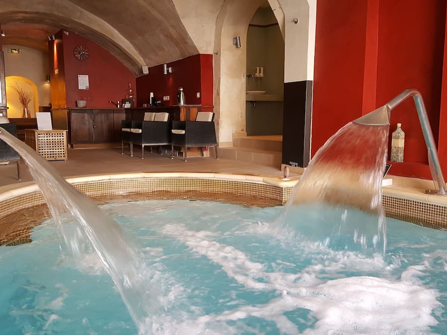Hot tub, steam room, Turkish bath/hammam, body treatments, body scrubs