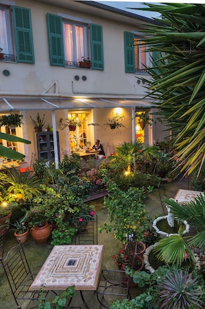 Front of property - Logis Hôtel Villa Victorine (Nice)