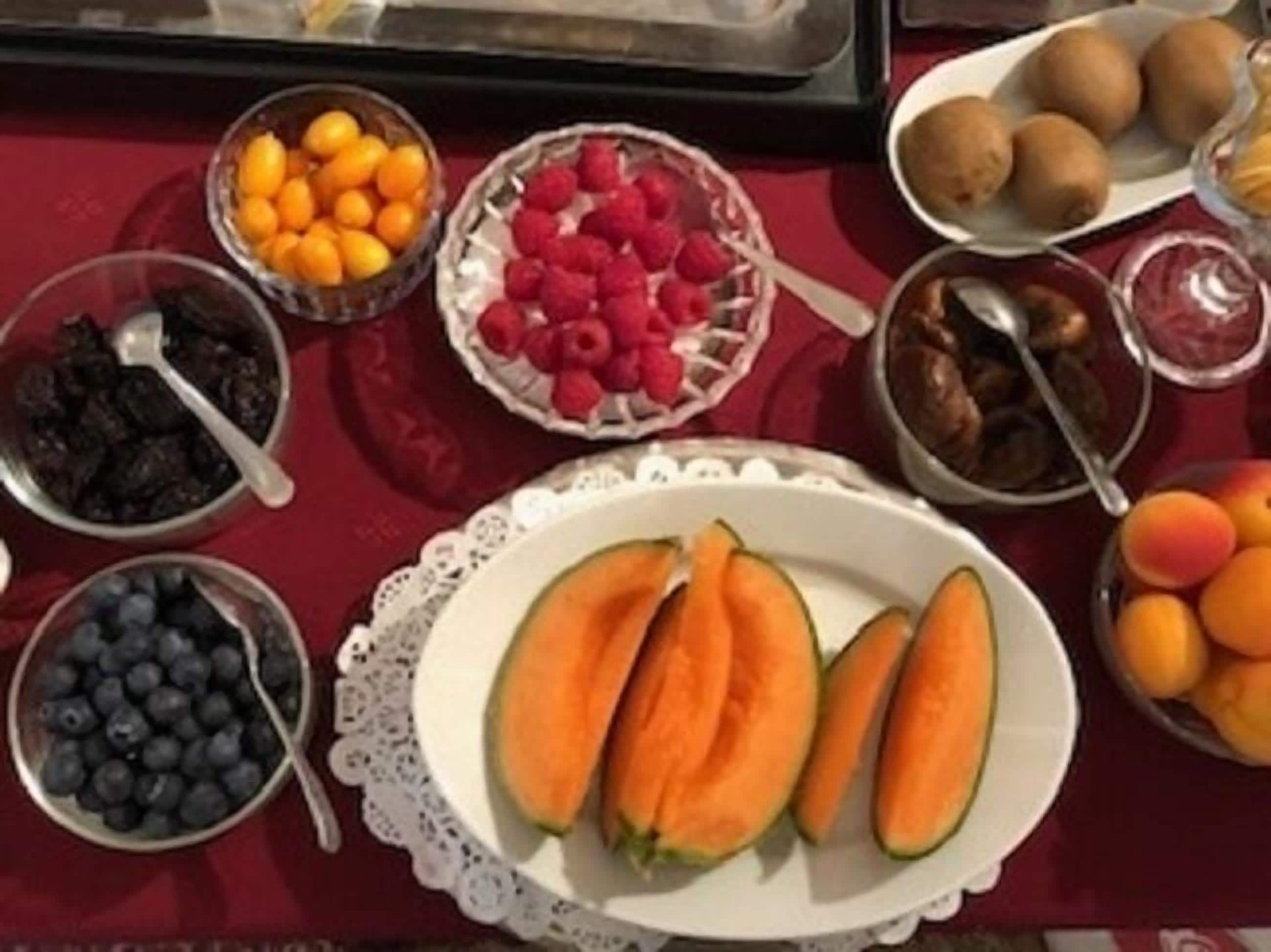 Petit déjeuner buffet (13 EUR par personne)