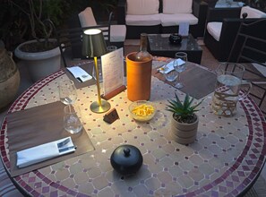 Breakfast and dinner served - Logis Hôtel Villa Victorine (Nice)