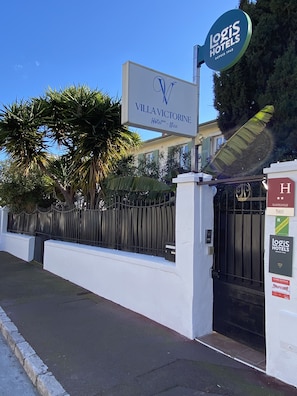 Front of property - Logis Hôtel Villa Victorine (Nice)