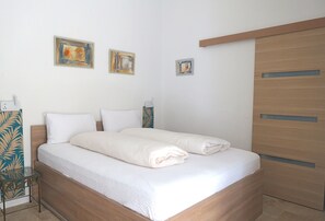 Family Room | 1 bedroom, in-room safe, individually decorated, individually furnished - Logis Hôtel Villa Victorine (Nice)