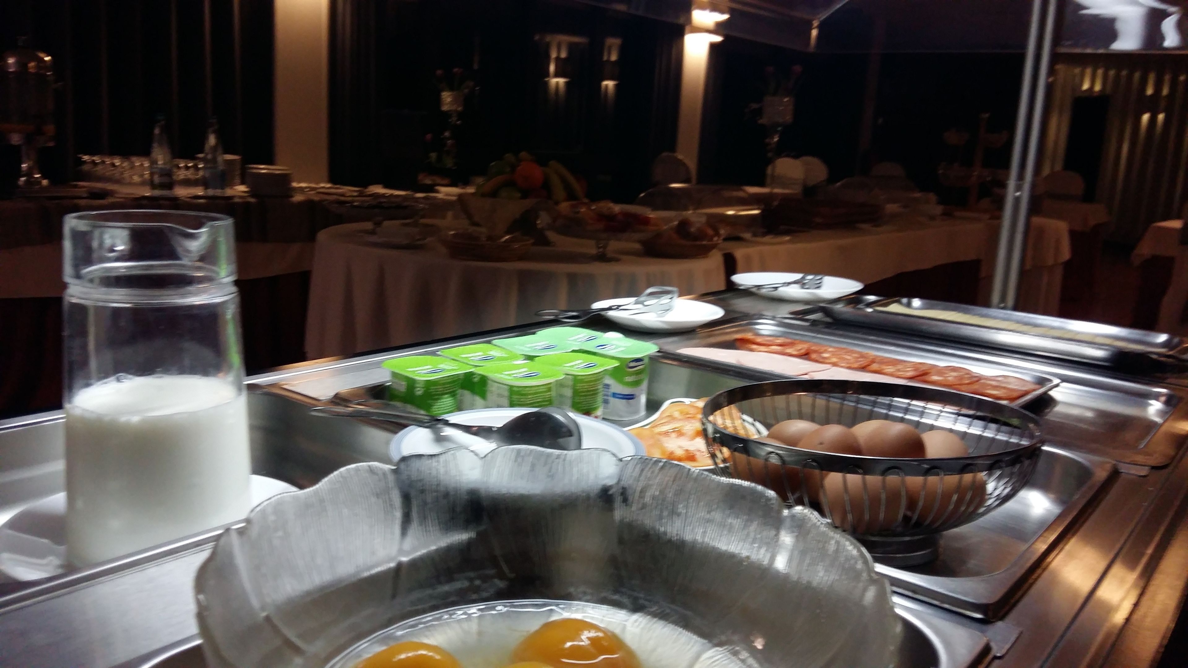 Daily buffet breakfast for a fee
