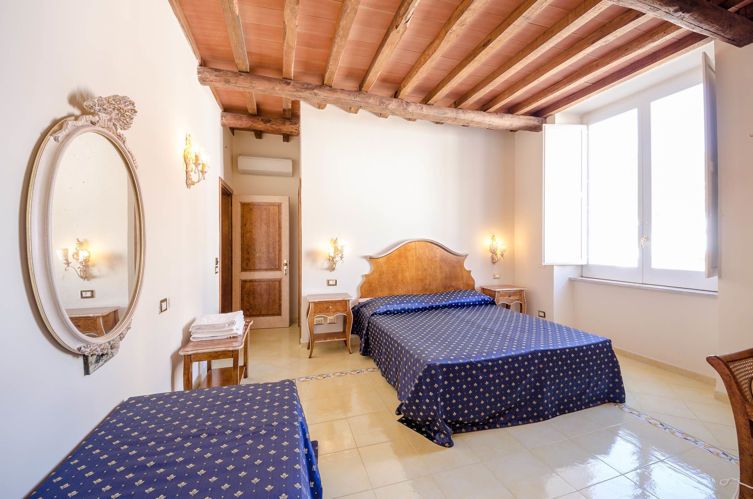 double room | premium bedding, minibar, in-room safe, desk