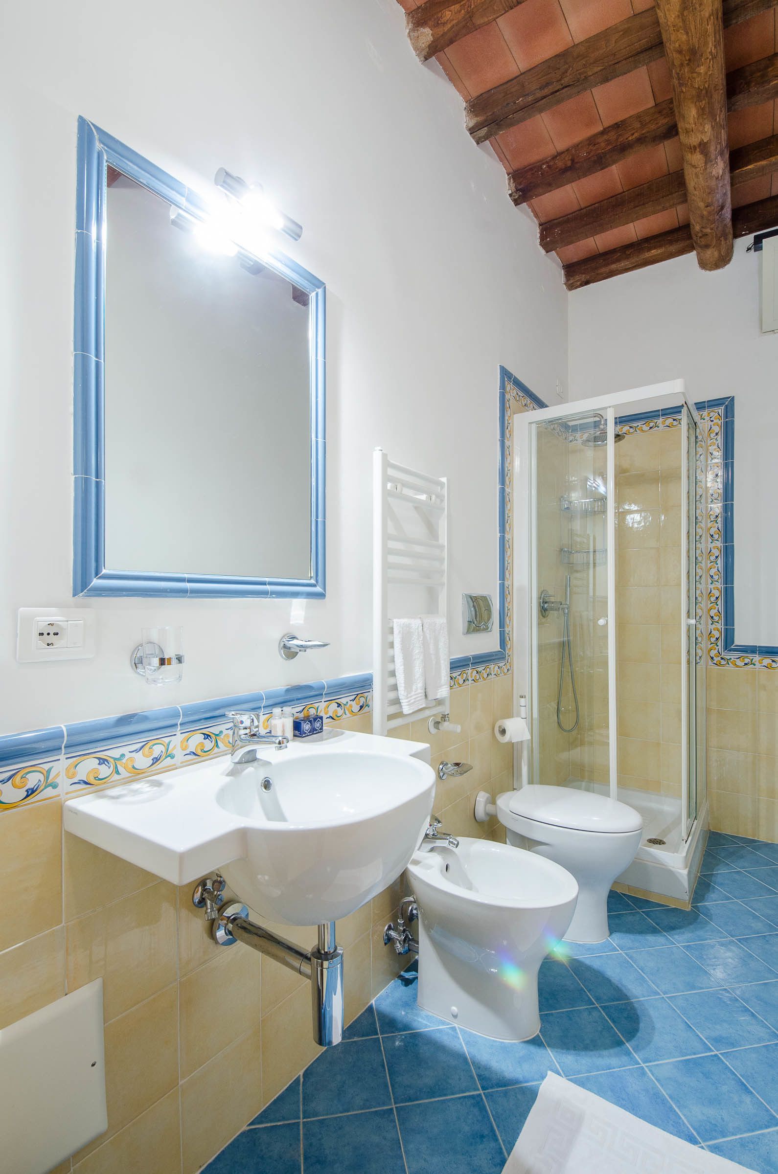 shower, rainfall showerhead, free toiletries, hair dryer