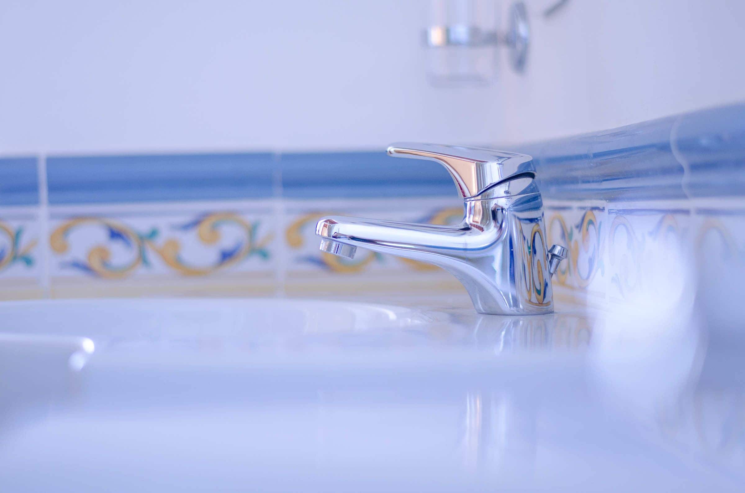 shower, rainfall showerhead, free toiletries, hair dryer