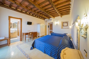 Habitació doble panoràmica, vistes al mar | Roba de llit d'alta qualitat, minibar i caixa forta a l'habitació