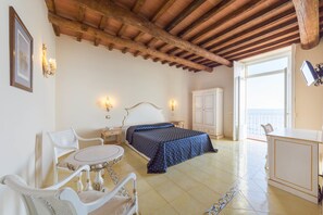 Chambre Double Panoramique, vue mer | Literie de qualité supérieure, minibar, coffres-forts dans les chambres