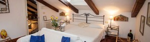 Suite, 1 King Bed, Hot Tub | Desk, free WiFi