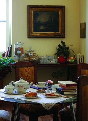 Breakfast area - Luna Caprese (Naples)
