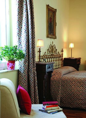 Egyptian cotton sheets, premium bedding, in-room safe, desk - Luna Caprese (Naples)