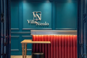 Desayuno buffet (EUR 16 por persona)