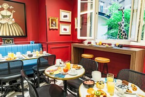 Daily buffet breakfast (EUR 16 per person) - Hôtel Villa Nicolo - Tour Eiffel (Paris)