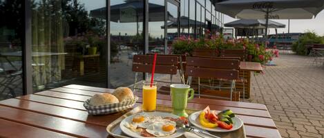 Daily buffet breakfast (EUR 22.90 per person)