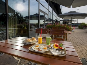 Daily buffet breakfast (EUR 22.90 per person)