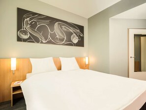Room, 2 Twin Beds | Desk, blackout drapes, soundproofing, iron/ironing board