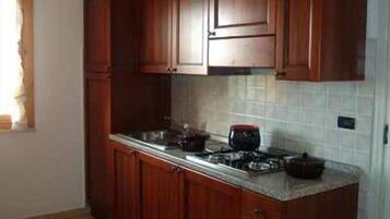 Appartement Standard, 3 chambres | Cuisine privée | Grand réfrigérateur, plaque de cuisson, bouilloire électrique