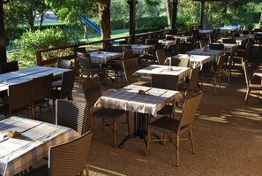 2 restaurants, breakfast, lunch, dinner served; Italian cuisine - Villaggio Albergo il Gabbiano (Passignano sul Trasimeno)