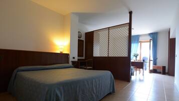 Superior-Vierbettzimmer, 1 Schlafzimmer, Poolblick