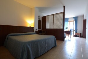 Superior Quadruple Room, 1 Bedroom, Pool View | Desk, free WiFi, bed sheets, wheelchair access - Villaggio Albergo il Gabbiano (Passignano sul Trasimeno)